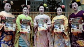 Des apprenties geishas dans le quartier de Gion, à Kyoto. 