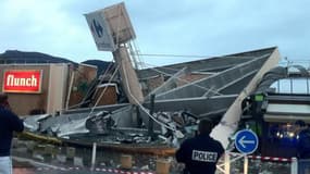 La grande surface, située dans une zone industrielle dans l'est de Nice, a été évacuée.