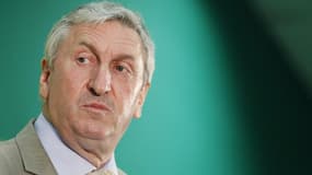 Jean-Marc Ayrault a salué jeudi la mémoire de Jean-Michel Lemétayer, ancien président de la Fédération nationale des syndicats d'exploitants agricoles (FNSEA), mort mercredi d'un accident cardiaque à l'âge de 62 ans. /Photo d'archives/REUTERS/Stéphane Mah