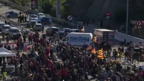 Des indépendantistes catalans bloquent l'autoroute qui relie l'Espagne à la France