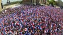 Rassemblement de miliants pro-Sarkozy, au Trocadéro, à Paris. La proximité de l'élection présidentielle a court-circuité mardi la fête du Travail que Nicolas Sarkozy a voulu éclipser par un meeting géant tandis que Marine Le Pen, refusant de choisir entre