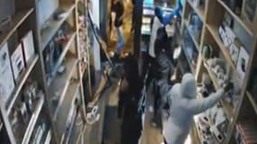 Un magasin de smartphones pillé en marge des célébrations de la victoire du PSG en Ligue des champions, le 1er juin 2025