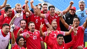 Les joueurs de Tahiti célèrent leur qualification pour le Final Four des éliminatoires à la Coupe du monde 2026, le 18 novembre 2024