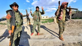 Membres des forces démocratiques syriennes après une opération réussie à Baghouz contre Daesh, le 19 mars 2019