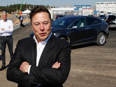 Le patron de Tesla Elon Musk lors d'une visite sur le chantier de l'usine de Berlin.
