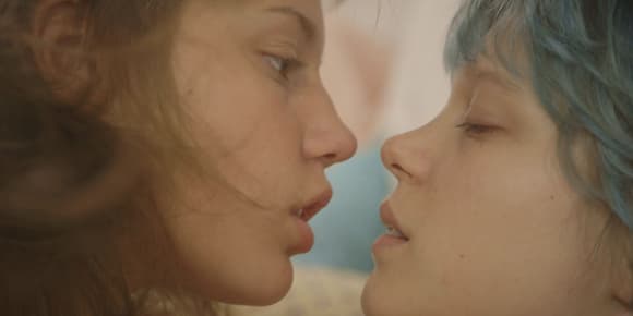Léa Seydoux et Adèle Exarchopoulos incarnent les personnages de la BD à succès de Julie Maroh. Léa Seydoux et Adèle Exarchopoulos incarnent les personnages de la BD à succès de Julie Maroh.