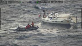 Le porte-avions Charles de Gaulle et un voilier sont entrés en collision au large des approches toulonnaises.