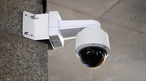 Une caméra de surveillance