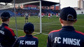 Des supporters lors d'un match entre le FC Minsk et le FC Dinamo Minsk le 28 mars 2020