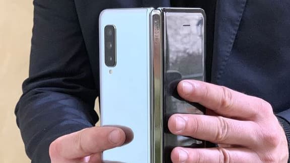 Censé arriver en boutique le 3 mai, le Galaxy Fold sera finalement commercialisé en septembre.