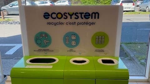 Les appareils photos jetables peuvent être déposés au service SAV des Fnac dans des bacs de recyclage mis à disposition par Ecosystem.