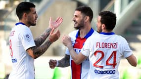 Leandro Paredes avec Mauro Icardi et Alessandro Florenzi sous le maillot du PSG