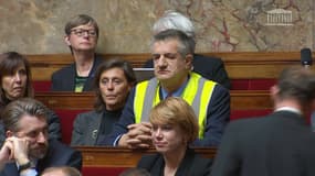 Jean Lassalle, portant un gilet jaune à l'Assemblée nationale, le 21 novembre 2018.