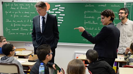 Vincent Peillon et Najat Vallaud-Belkacem en janvier 2014 dans une école de Villeurbanne, pour présenter les ABCD de l'égalité.