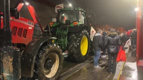 Des agriculteurs mobilisés sur le port du Havre (Seine-Maritime) lundi 18 novembre 2024.