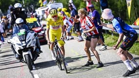 Tadej Pogacar sur les routes du Tour lors de la 15e étape entre Loudenvielle et le Plateau de Beille, le 14 juillet 2024