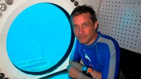 L'océanographe Fabien Cousteau va tenter en septembre prochain de battre le record de son illustre grand-père Jacques-Yves, qui a passé, il y a 50 ans, 30 jours à bord d'un laboratoire sous-marin. Fabien Cousteau, qui partage son temps entre la France et