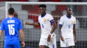 Aurélien Tchouaméni avec le brassard de capitaine lors du match Israël-France en Ligue des nations, le 10 octobre 