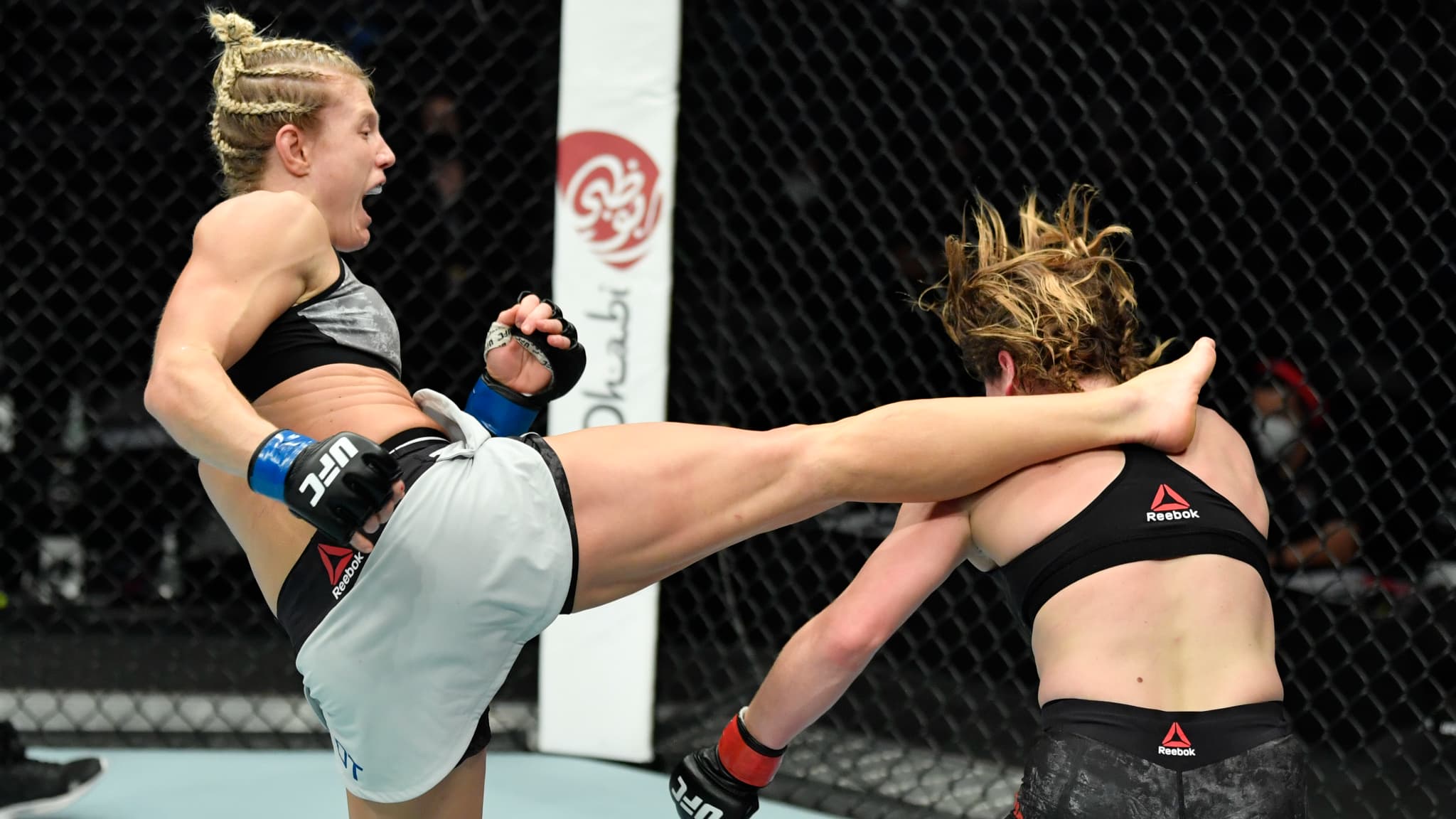 Manon Fiorot (à gauche) contre Victoria Leonardo lors de son premier combat UFC en janvier 2021 Manon Fiorot (à gauche) contre Victoria Leonardo lors de son premier combat UFC en janvier 2021