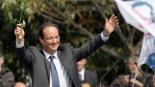 François Hollande a entamé vendredi à Vaulx-en-Velin, près de Lyon, une tournée de deux jours au coeur des banlieues défavorisées qu'il a invitées à voter et à avoir confiance en sa promesse de "changement" pour le prochain quinquennat. /Photo prise le 6