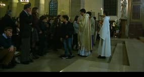 A Lens, des musulmans assurent la sécurité d'une église pendant la messe de Noël