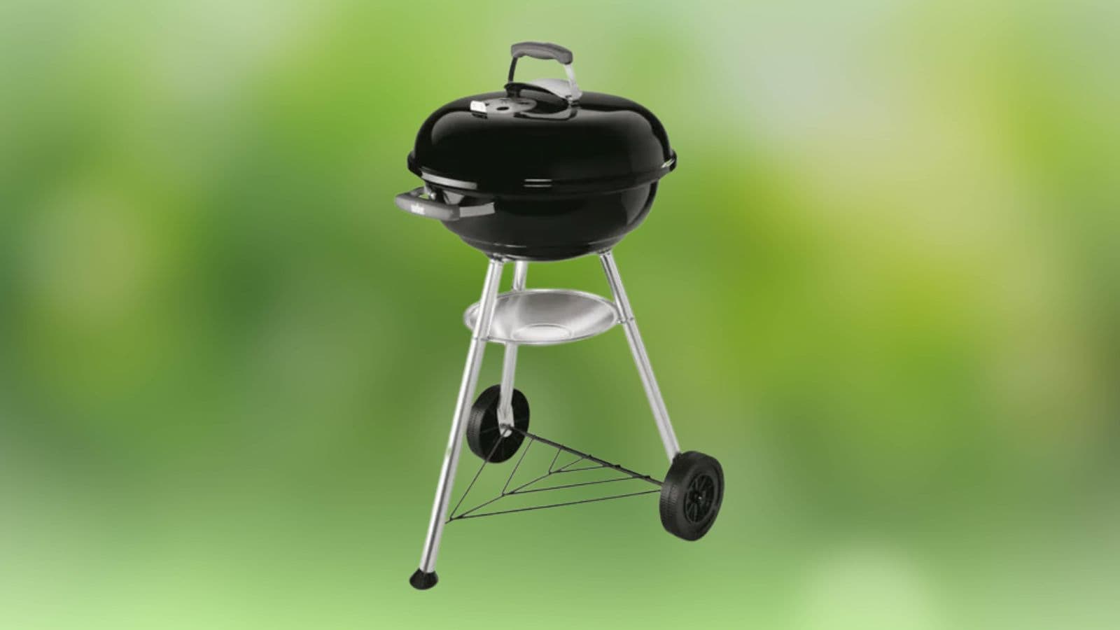 Weber le prix de ce barbecue à charbon dégringole, découvrez pourquoi