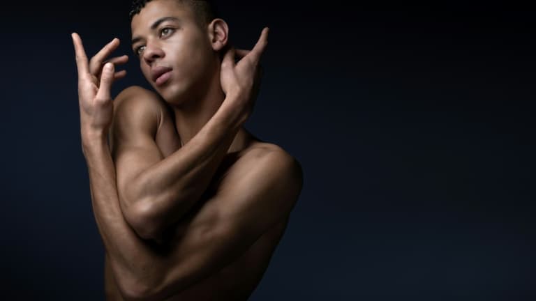 GUILLAUME DIOP, PREMIER DANSEUR ÉTOILE NOIR DE L'OPÉRA, ENTRE AU GRÉVIN