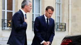Le président Emmanuel Macron et le secrétaire général de l'Otan Jens Stoltenberg (G) à l'Elysée, le 15 mai 2018