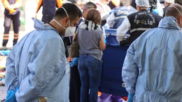 La police scientifique lors d'un attentat à Ankara, le 10 octobre 2015.