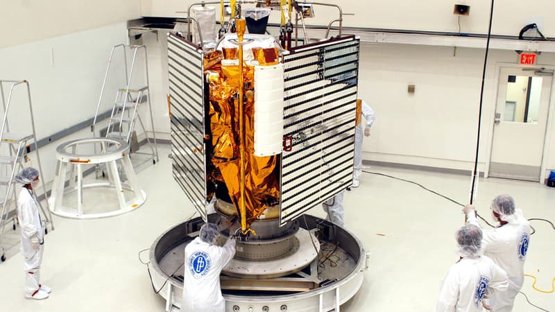 La sonde Messenger, ici photographiée en 2004, va s'écraser sur la planète Mercure.