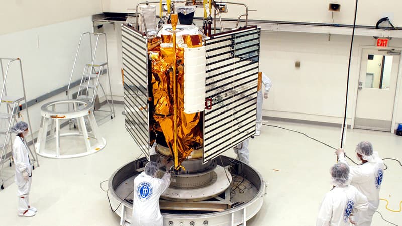 La sonde Messenger, ici photographiée en 2004, va s'écraser sur la planète Mercure.