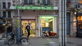 La façade d'une pharmacie située place des Terreaux dans le 1er arrondissement de Lyon, le 1er octobre 2023.