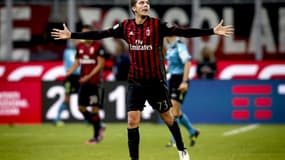 Manuel Locatelli savoure après avoir inscrit l'unique but de la victoire du Milan AC face à la Juve