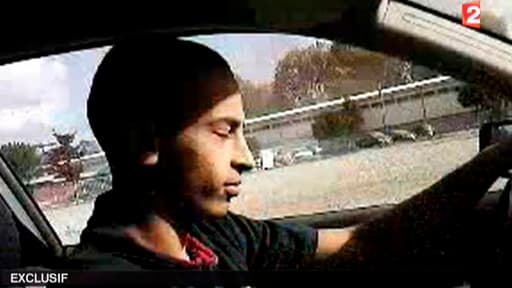 Mohamed Merah au volant de sa voiture dans une vidéo amateur tournée il y a plus d'un an..