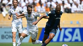 Raul Asencio fait faute sur Rondon lors de Real Madrid-Pachuca à la Coupe du monde des clubs, le 22 juin 2025.