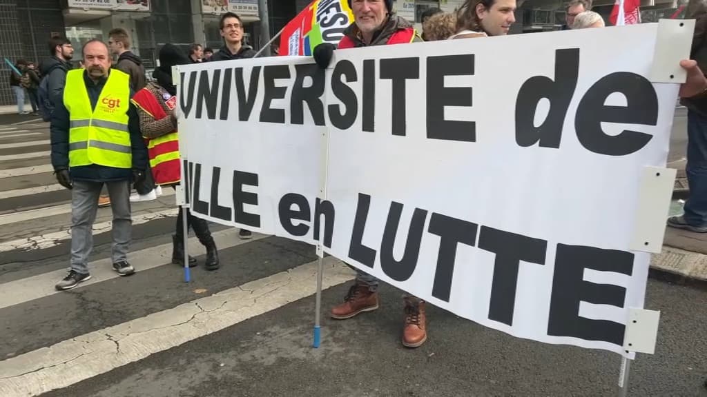 Des étudiants mobilisés contre la réforme des retraites, à Lille, le 16 février 2023. Des étudiants mobilisés contre la réforme des retraites, à Lille, le 16 février 2023.