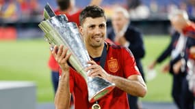 Rodri avec le trophée de la Ligue des nations, le 18 juin 2023