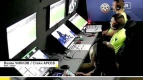 Une salle VAR lors d'un match de football en Bulgarie, en avril 2025
