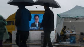 L'allocution du Premier ministre sud-coréen retransmise ce dimanche 27 avril depuis le port de Jindo, au large duquel s'est produit le drame.