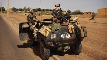 Militaires français à Gao, au Mali. Le soutien des Français à l'intervention militaire au Mali contre des groupes islamistes armés s'érode, cédant 13 points en trois semaines, selon un sondage Ifop pour Atlantico publié samedi. /Photo prise le 1er mars 20