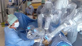 Avec les progrès techniques de la médecine, le corps médical se serait éloigné des patients.