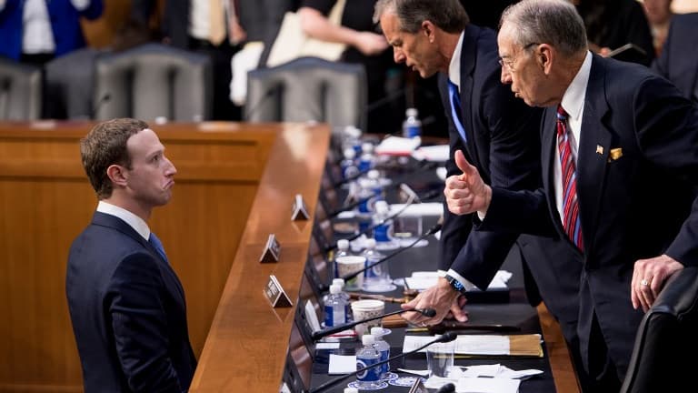 Mark Zuckerberg questionné par les sénateurs américains en 2018. Mark Zuckerberg questionné par les sénateurs américains en 2018.
