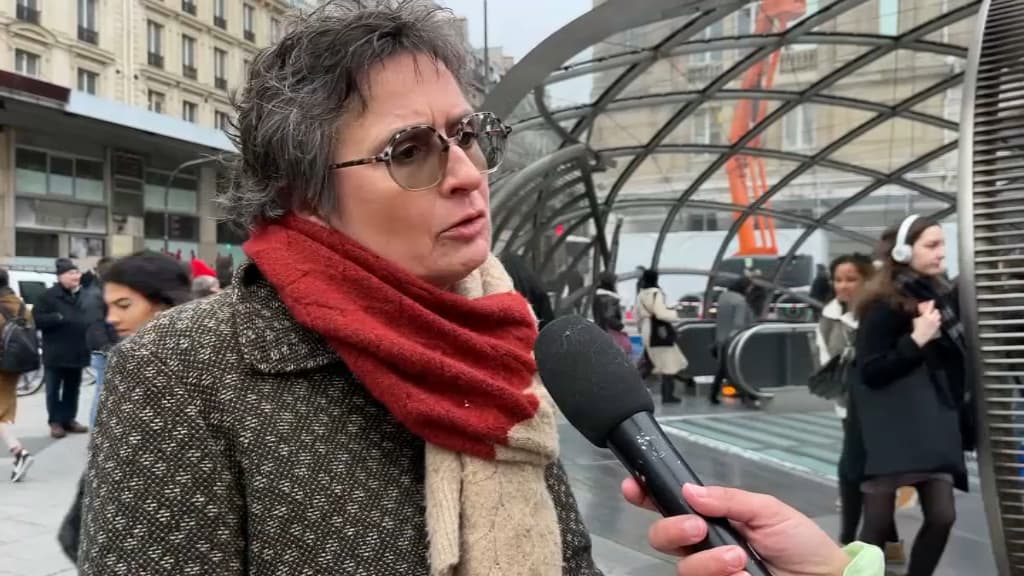 Ghislaine Senée, conseillère régionale et présidente du Pôle écologiste, lors du rassemblement devant la gare.
