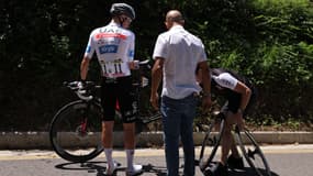 Tadej Pogacar victime d'une crevaison sur la 3e étape du Tour de France, le 3 juillet 2023