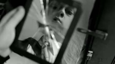 Extrait du clip d'Indochine, "College Boy".