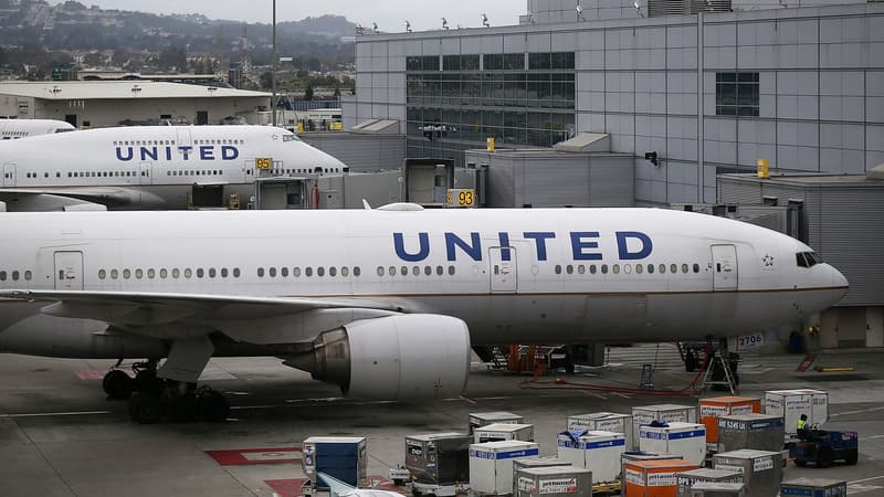 États-Unis: un homme arrêté après avoir tenté d'ouvrir une issue de secours d'un avion en plein vol