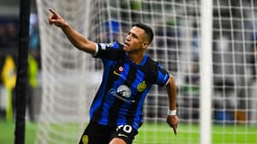 Alexis Sanchez célèbre son but lors d'Inter Milan-Salzbourg (2-1, Ligue des champions), le 24 octobre 2023