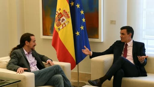 Le Premier ministre espagnol Pedro Sanchez (d) reçoit Pablo Iglesias, le dirigeant du parti Podemos, le 7 mai 2019 à Madrid Le Premier ministre espagnol Pedro Sanchez (d) reçoit Pablo Iglesias, le dirigeant du parti Podemos, le 7 mai 2019 à Madrid