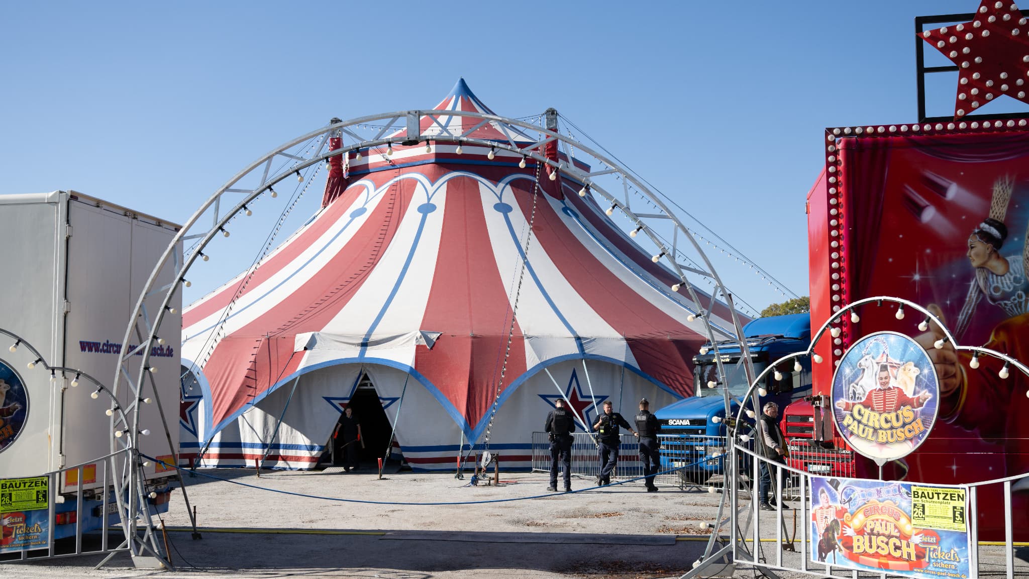 UNE TRAPÉZISTE ESPAGNOLE DE 27 ANS CHUTE EN PLEIN SPECTACLE ET SE TUE