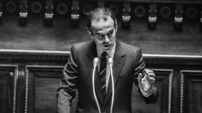 Robert Badinter lors d'un discours face au Sénat pour défendre l'abolition de la peine de mort, le 28 septembre 1981.